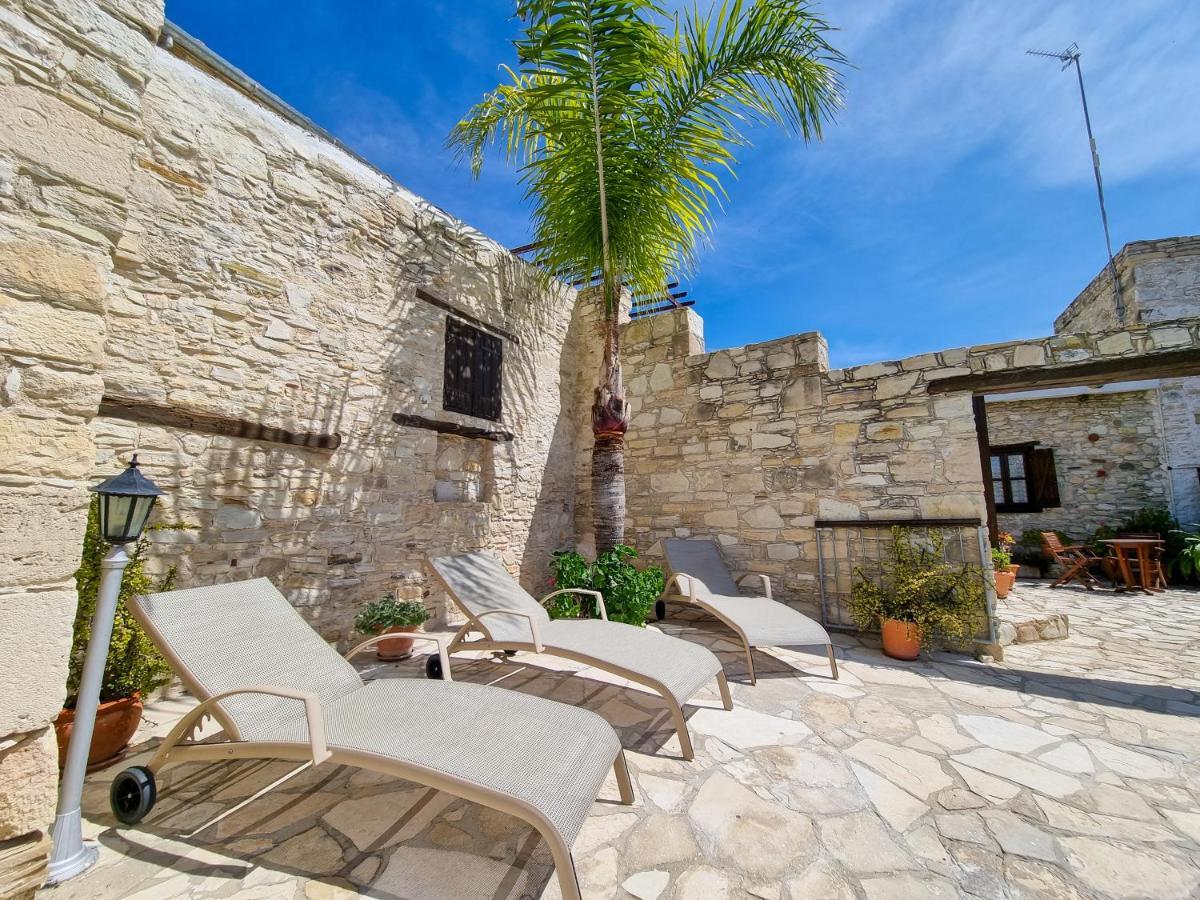 Athena'S Pool Oasis Apartment Skarinou Bagian luar foto